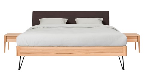 Bed Sky beuken met hoofdbord stof en poot driehoek, beuk lederlook grijs