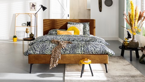 Bed Novelle, bruin