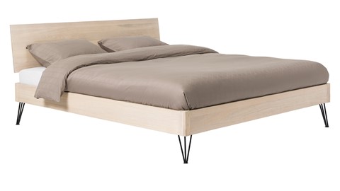 Bed Sky eiken met hoofdbord hout en poot driehoek metaal, eiken