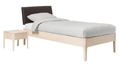 Bed Sky eiken met hoofdbord stof en poot hout, eiken lederlook grijs