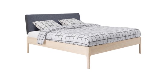 Bed Sky eiken met hoofdbord stof en poot hout, eiken stof grijs