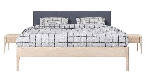 Bed Sky eiken met hoofdbord stof en poot hout, eiken stof grijs