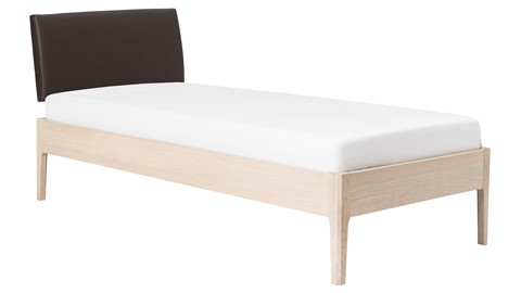 Bed Sky eiken met hoofdbord stof en poot hout, eiken lederlook grijs