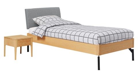 Bed Sky eiken met hoofdbord stof en poot metaal, honing stof basalt