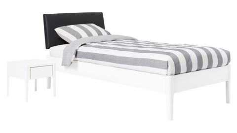 Bed Sky beuken met hoofdbord stof en poot hout, wit lederlook zwart