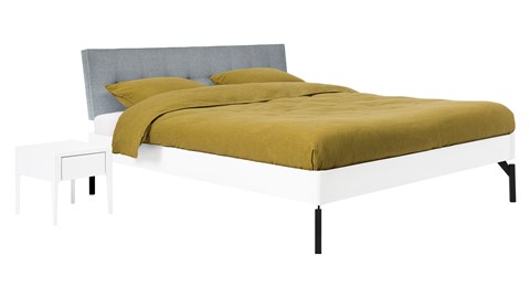 Bed Sky beuken met hoofdbord gecapitonneerd en poot metaal, wit stof basalt