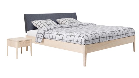 Bed Sky eiken met hoofdbord stof en poot hout, eiken stof grijs