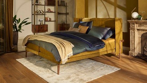 Bed Element Vivid vlak met gestoffeerd matras, curry