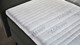 bs_karlsson_attraktiv_lykka_etna_anthracite_67_vl_stof-tp_topmatras_detail_sfeer