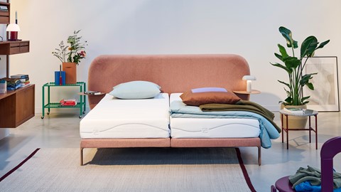 Bed Element met hoofdbord Lush, nachttafels en coolmotion 2 matrassen, powder