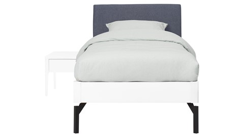 Bed Sky beuken met hoofdbord stof en poot metaal, wit stof grijs