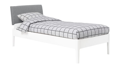 Bed Sky beuken met hoofdbord stof en poot hout, wit stof basalt