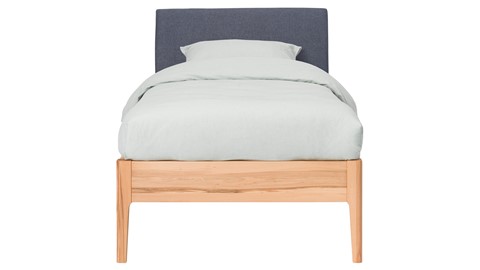 Bed Sky beuken met hoofdbord stof en poot hout, beuken stof grijs