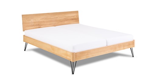 Bed Sky eiken met hoofdbord hout en poot driehoek metaal, eiken honing