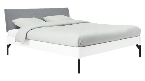 Bed Sky beuken met hoofdbord stof en poot metaal, wit stof basalt