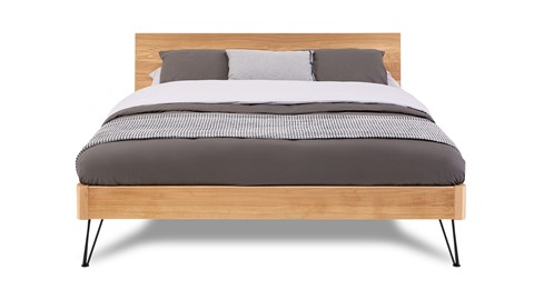 Bed Sky eiken met hoofdbord hout en poot driehoek metaal, eiken honing