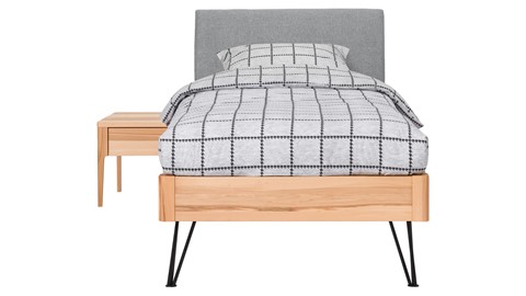 Bed Sky beuken met hoofdbord stof en poot driehoek, beuk stof basalt