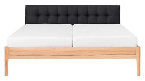 Bed Sky beuken met hoofdbord gecapitonneerd en poot hout, beuk lederlook zwart