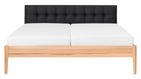 Bed Sky beuken met hoofdbord gecapitonneerd en poot hout, beuk lederlook zwart