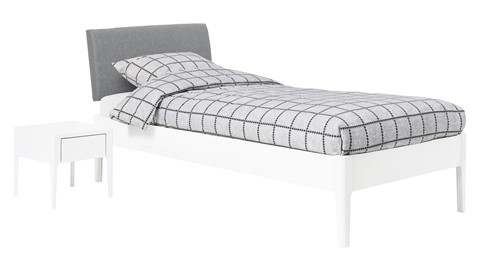 Bed Sky beuken met hoofdbord stof en poot hout, wit stof basalt