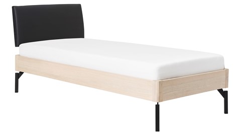 Bed Sky eiken met hoofdbord stof en poot metaal, eiken lederlook zwart