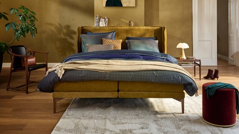 Bed Element Vivid vlak met gestoffeerd matras, curry