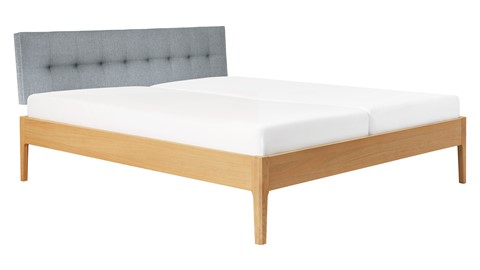 Bed Sky eiken met hoofdbord gecapitonneerd en poot hout, honing stof basalt