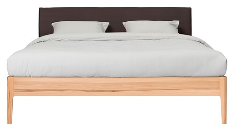 Bed Sky beuken met hoofdbord stof en poot hout, beuken lederlook grijs