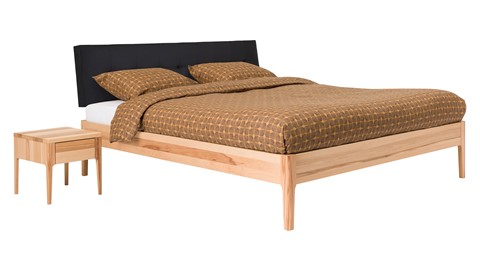 Bed Sky beuken met hoofdbord gecapitonneerd en poot hout, beuk lederlook zwart