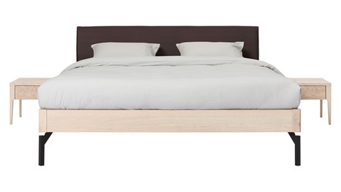 Bed Sky eiken met hoofdbord stof en poot metaal, eiken lederlook grijs