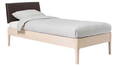 Bed Sky eiken met hoofdbord stof en poot hout, eiken lederlook grijs