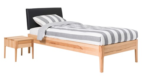 Bed Sky beuken met hoofdbord stof en poot hout, beuken lederlook zwart