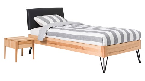 Bed Sky beuken met hoofdbord stof en poot driehoek, beuk lederlook zwart