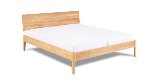 Bed Sky eiken met hoofdbord hout en poot hout, eiken honing