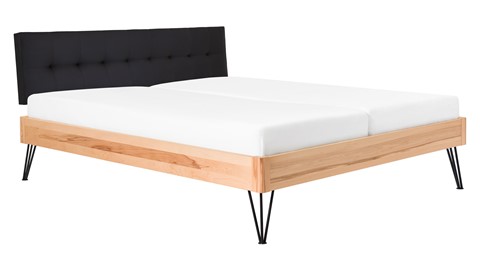 Bed Sky beuken met hoofdbord gecapitonneerd en poot driehoek metaal, beuk lederlook zwart