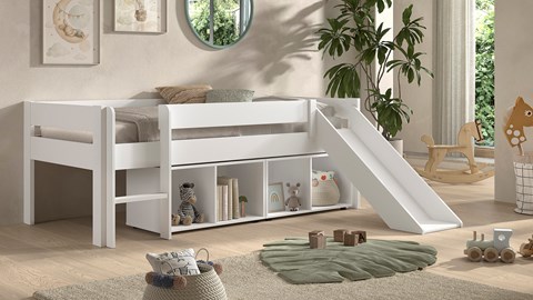 Halfhoogslaper laag met 2 boekenkasten en glijbaan Primo, wit