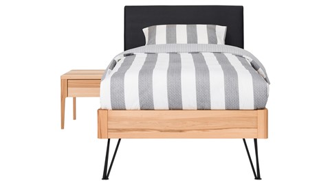 Bed Sky beuken met hoofdbord stof en poot driehoek, beuk lederlook zwart