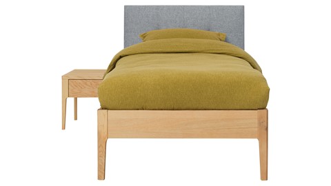 Bed Sky eiken met hoofdbord gecapitonneerd en poot hout, honing stof basalt