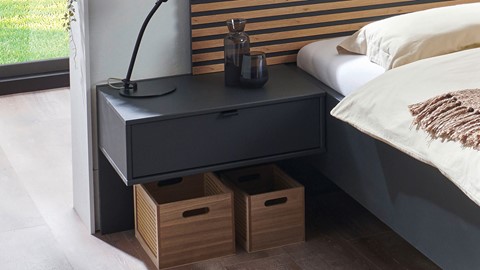 Nachtkast Basalt met 1 lade en achterwand paneel, grafiet