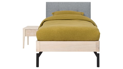 Bed Sky eiken met hoofdbord gecapitonneerd en poot metaal, eiken stof basalt