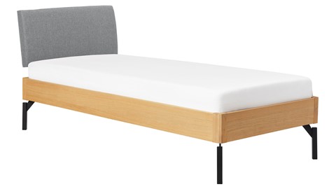 Bed Sky eiken met hoofdbord stof en poot metaal, honing stof basalt