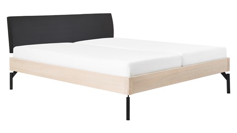 Bed Sky eiken met hoofdbord stof en poot metaal, eiken lederlook zwart