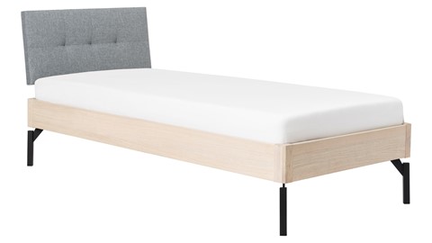 Bed Sky eiken met hoofdbord gecapitonneerd en poot metaal, eiken stof basalt