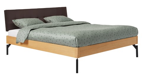 Bed Sky eiken met hoofdbord gecapitonneerd en poot metaal, honing lederlook grijs
