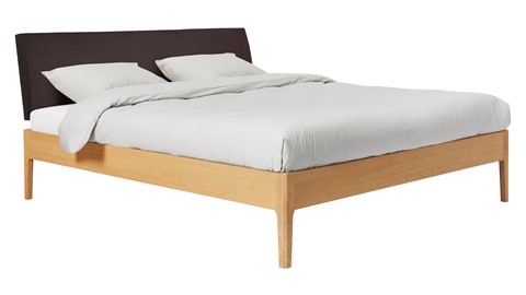 Bed Sky eiken met hoofdbord stof en poot hout, honing lederlook grijs