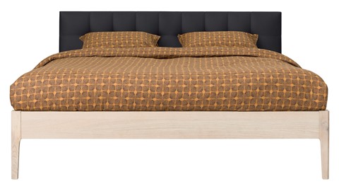 Bed Sky eiken met hoofdbord gecapitonneerd en poot hout, eiken lederlook zwart