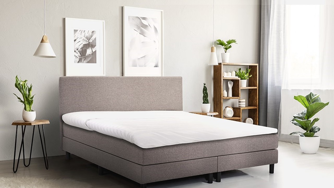 logo motief stewardess Boxspring Bellino vlak met gestoffeerd matras | Beter Bed