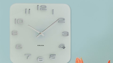 acc_present-time_wandklok_vintage_vierkant_wit_sfeer