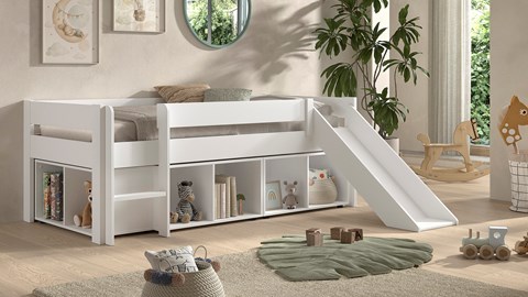 Halfhoogslaper laag met 3 boekenkasten en glijbaan Primo, wit