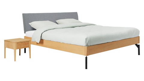 Bed Sky eiken met hoofdbord stof en poot metaal, honing stof basalt